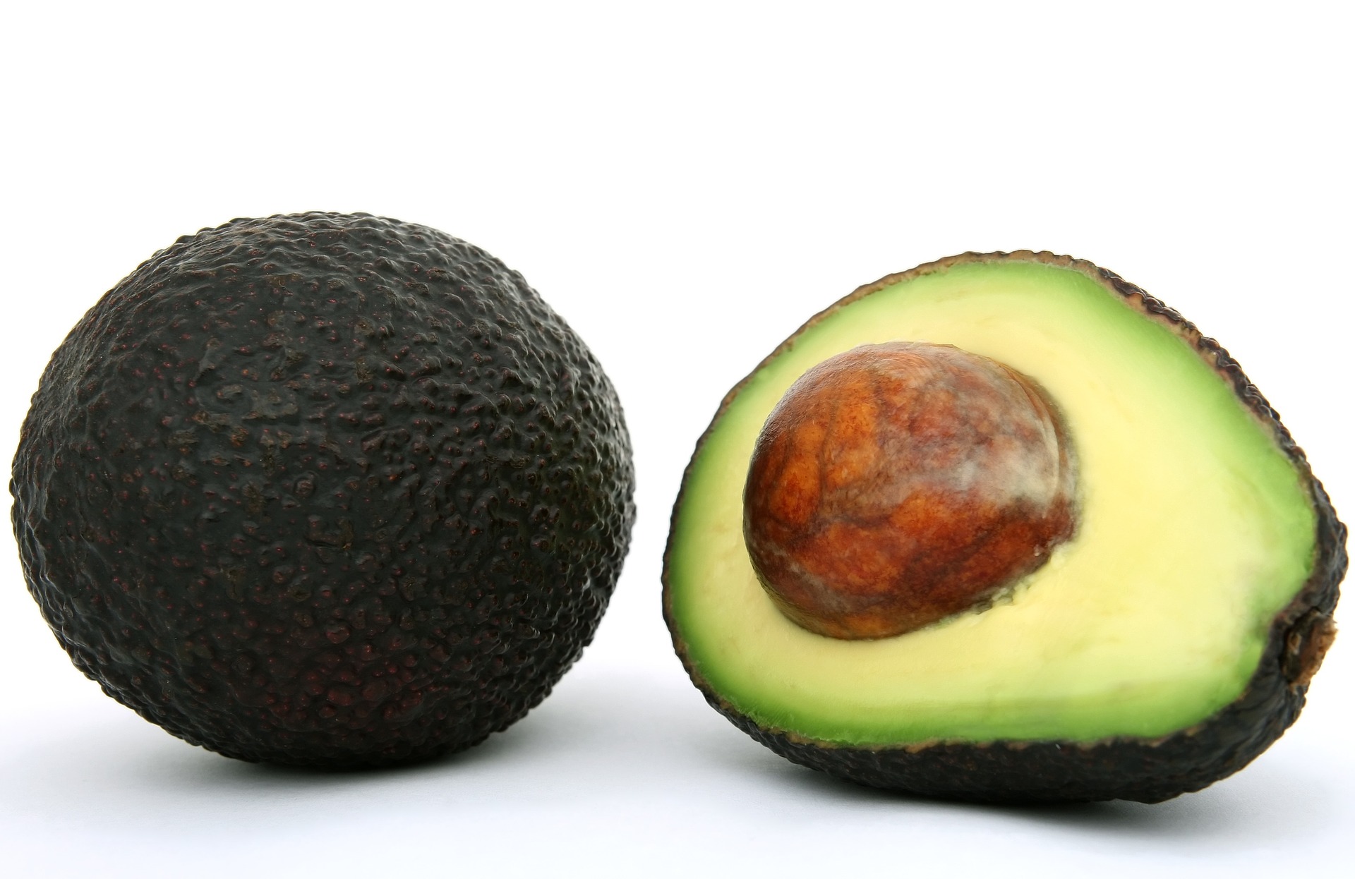 avocado door de midden gesneden