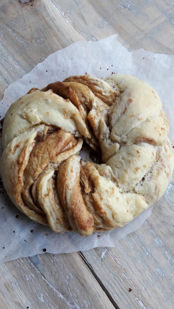 vlechtbrood met kaneel en suiker