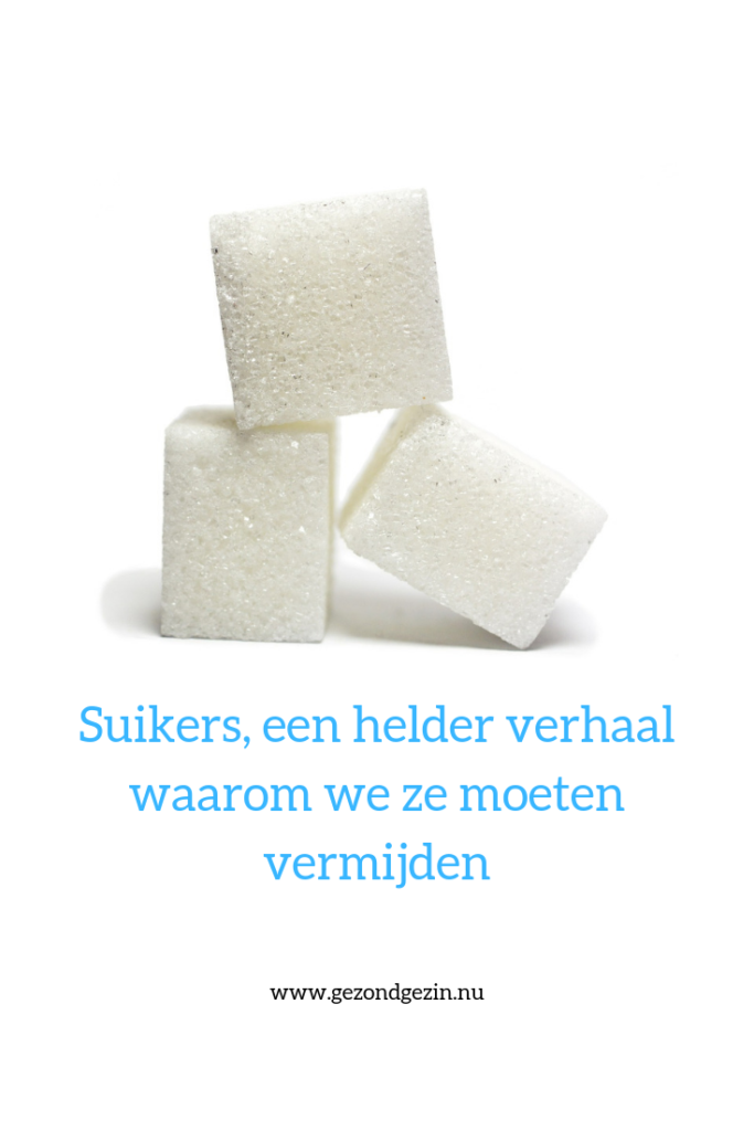 Suikerklontjes met de tekst Suikers, een helder verhaal waarom we ze moeten vermijden. 