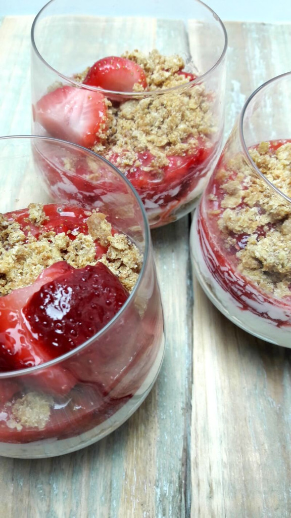 Trifle van aardbeien, mascarpone en koekcrumble