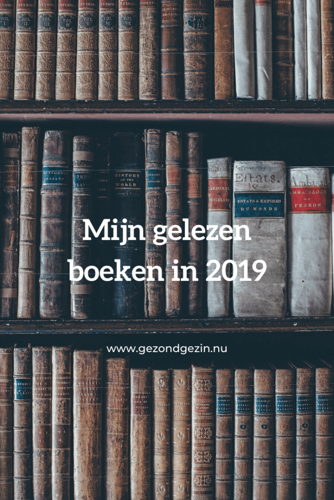 Boekenkast met oude boeken