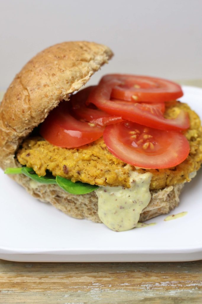 vegetarische burger met pompoen