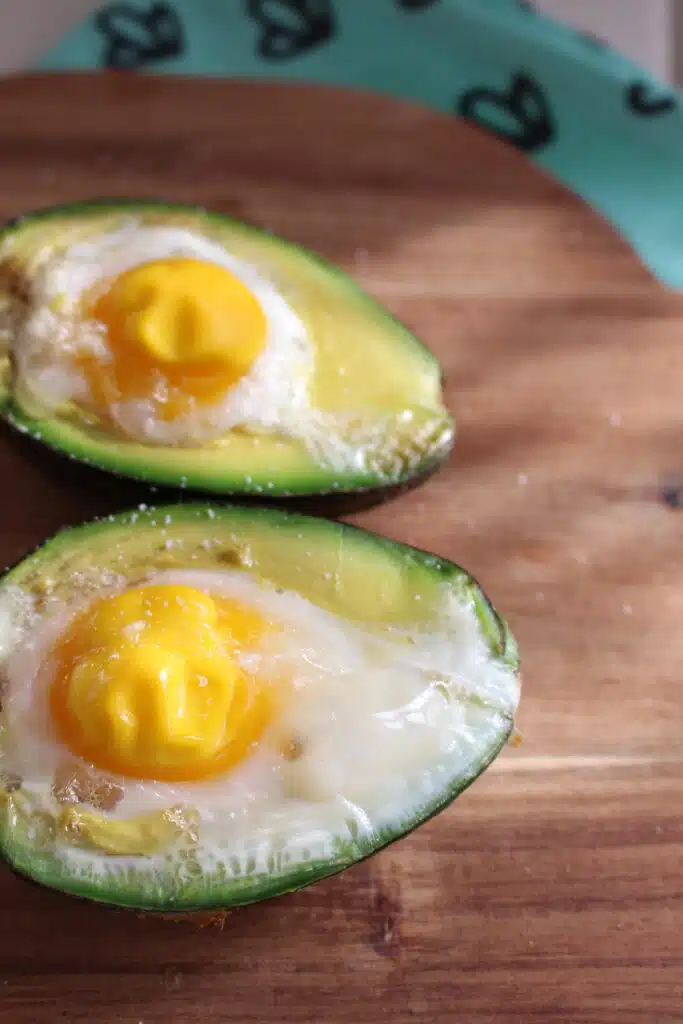 klik op afbeelding om naar het recept van ei in avocado te gaan