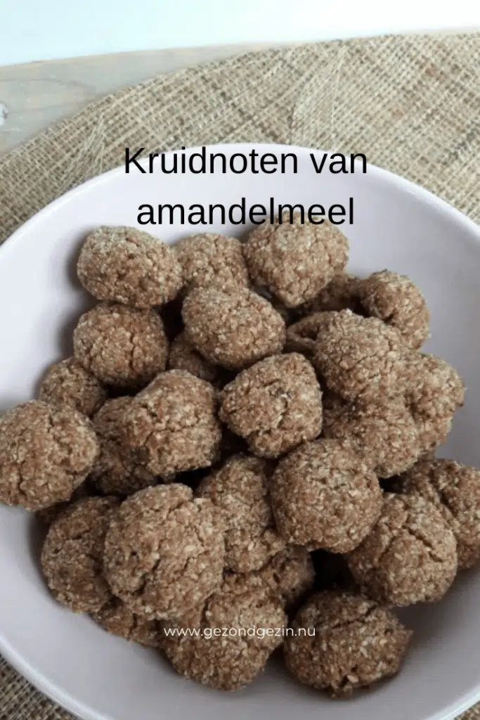 kruidnoten in een schaaltje