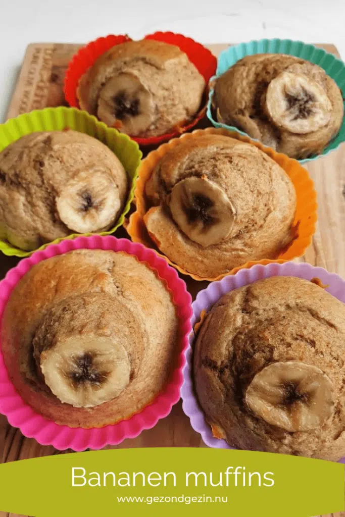 bananen muffins in gekleurde vormpjes