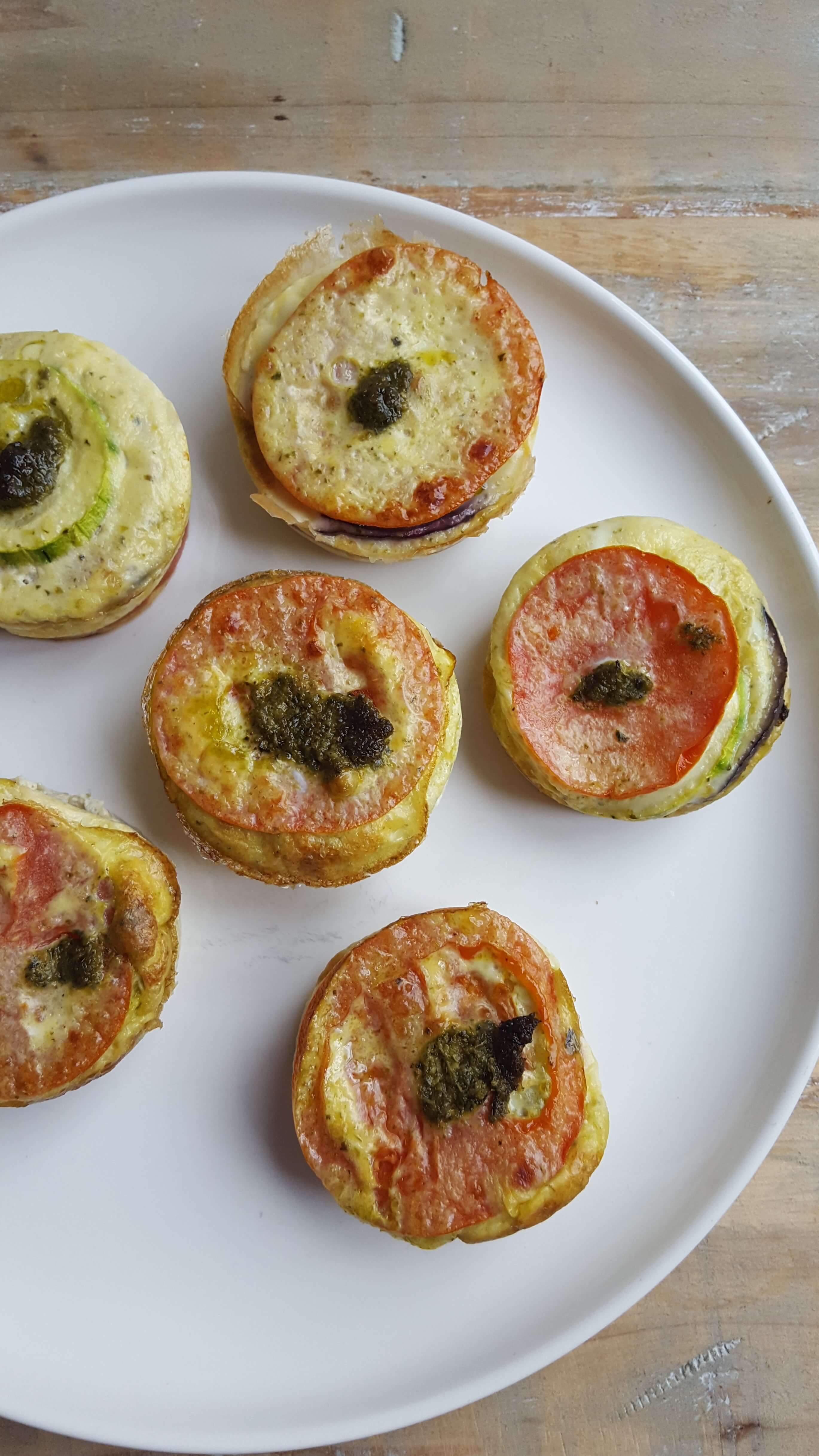 Hartige muffins met courgette tomaat en pesto 1 1