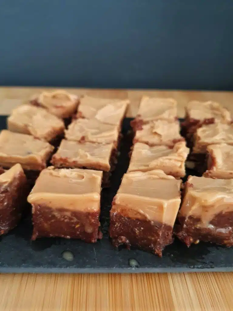 stukjes dadelfudge