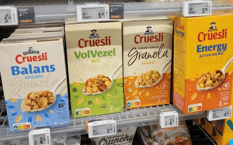 supermarktschap met 4 versies cruesli quaker