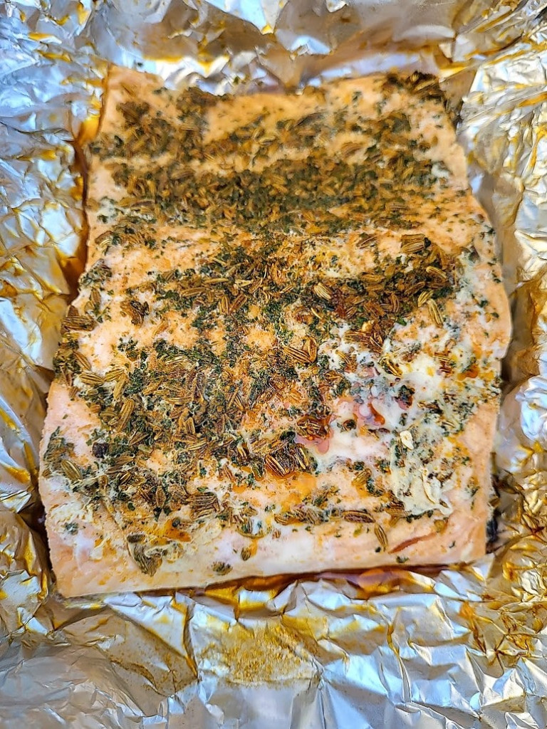 zalm op de barbecue met kruidenrub