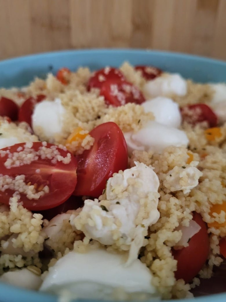 Couscous met gebakken kip, paprika en mozzarella