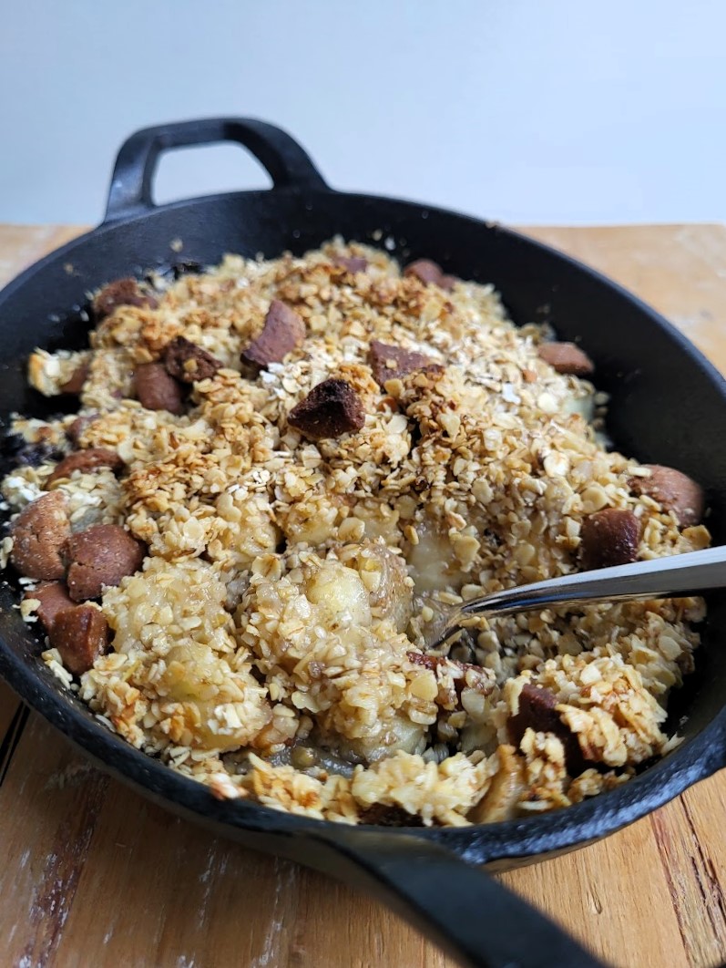 Peer-appelcrumble met kruidnoten