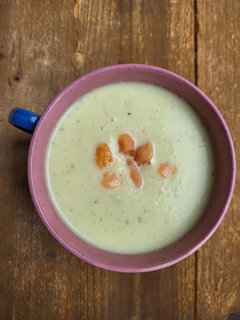 Romige bloemkoolsoep met zalm