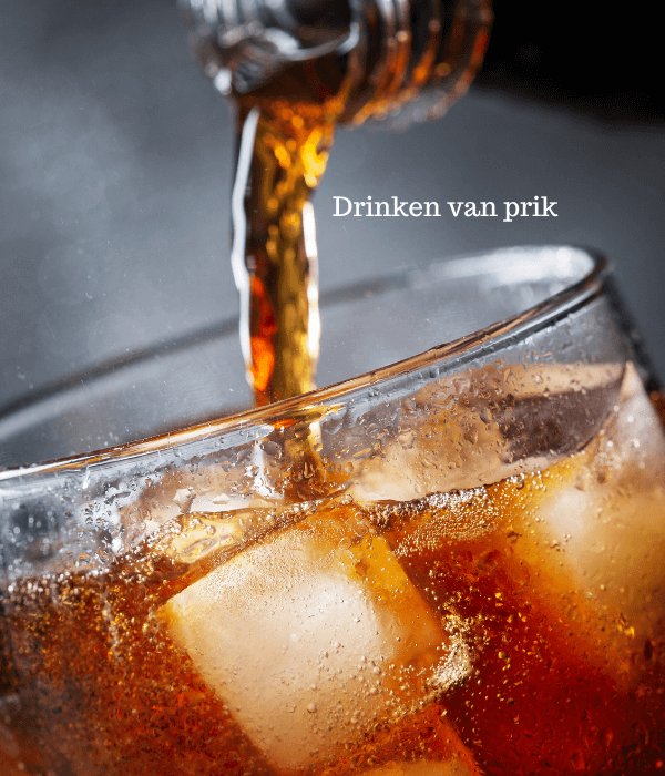 glas cola met ijsklontjes