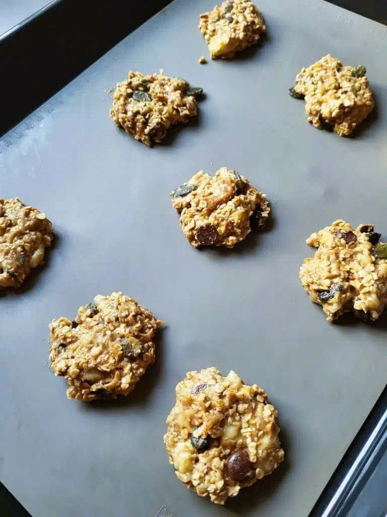 koekjes op bakplaat voordat ze de oven in gaan 