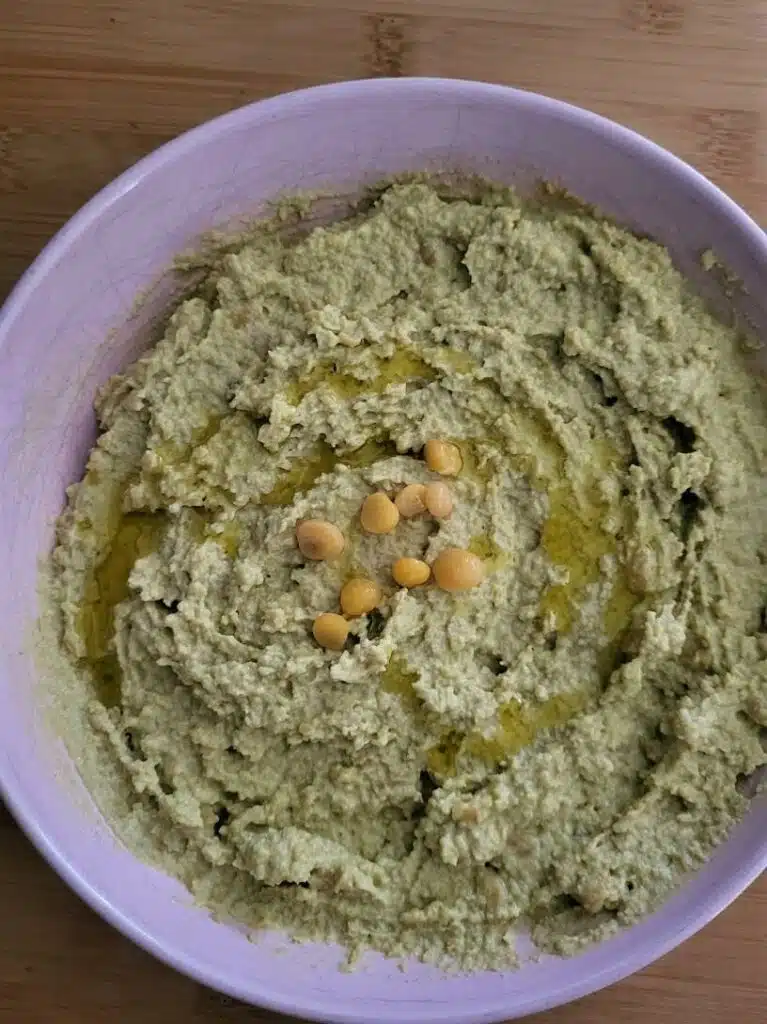 hummus met avocado