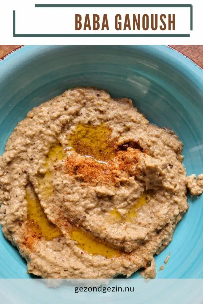 Baba ganoush in een blauw schaaltje